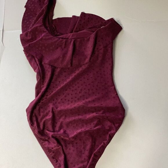 New. Robin Piccone burgundy ruffle swimsuit. MSRP $162. Size 4 - Picture 8 of 9